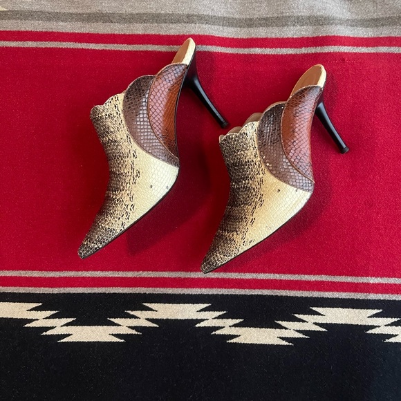 Authentic Chloé New With box, Worn once✨ Cloudy Yellow Mules 39.5 - Picture 1 of 4